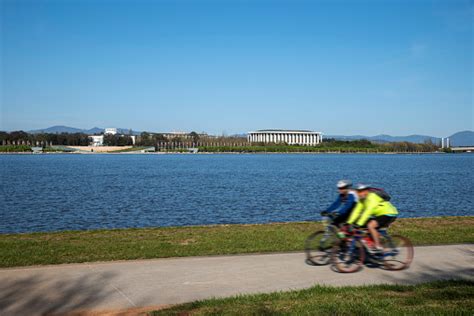 Cycling Around Lake Burley Griffin In Canberra Stock Photo - Download ...