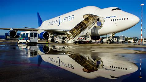 Download Dreamlifter Boeing Airplane Vehicle Boeing 747 Dreamlifter HD Wallpaper