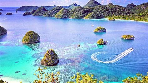 Wayag Island, The Raja Ampat Icon | Authentic Indonesia Blog