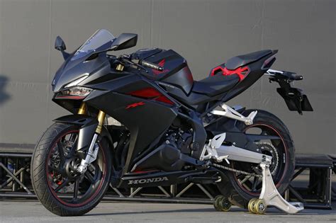 2017 Honda CBR250RR Review of Specs & Features + Pictures & Videos ...