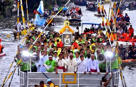 Peñafrancia Festival 2013: Fluvial Procession - The Daily Posh | A lifestyle and travel blog.