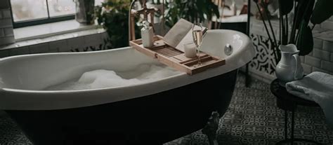 Bathtub Replacement Aurora, Ontario | Local Bathtub Replacement Services