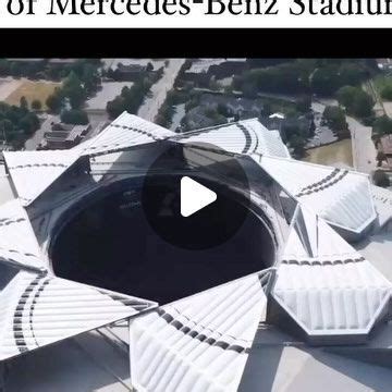 Complex Roof Design of Mercedes-Benz Stadium with Eight Moving Panels