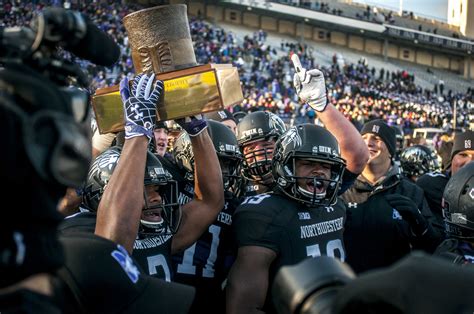 Football: Northwestern runs over Illinois to reclaim Land of Lincoln Trophy