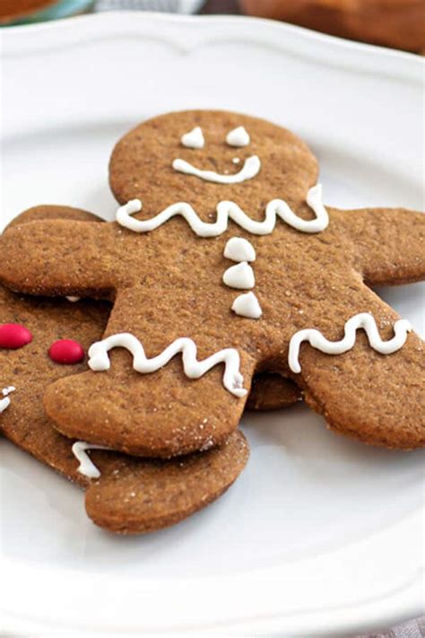 The Perfect Soft Gingerbread Cookies {Easy Recipe!}