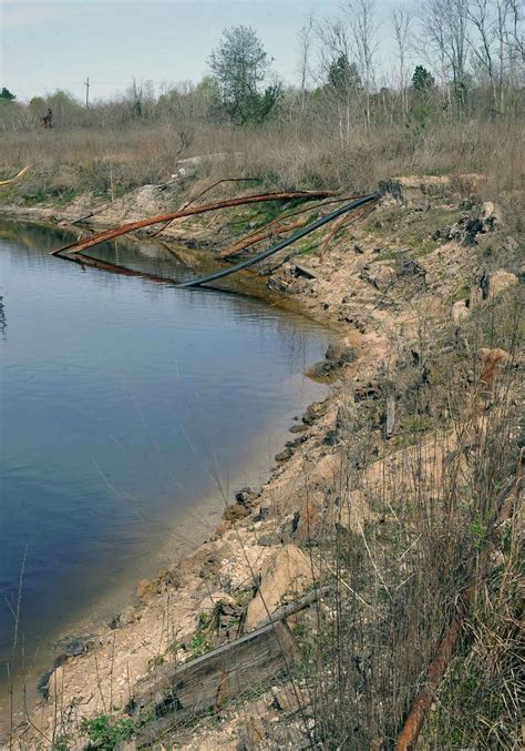 For Daisetta residents, sinkhole is just scenery now