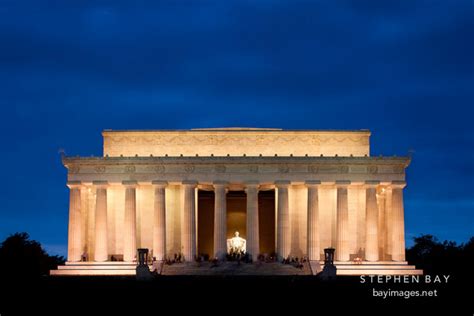 Photo: Lincoln memorial at night. Washington, D.C.