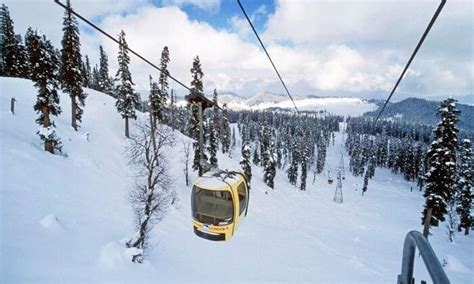 Gondola ride (cable car) from Gulmarg to Khalinmarg - Odin Tours ...