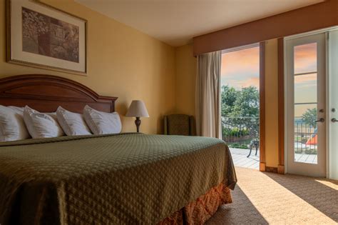 Rooms & Suites | Natchez Grand Hotel & Suites