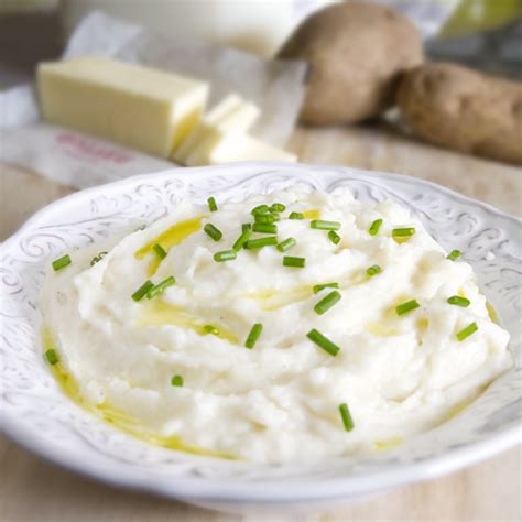 Foodista | Recipes, Cooking Tips, and Food News | Creamy Mashed Potatoes