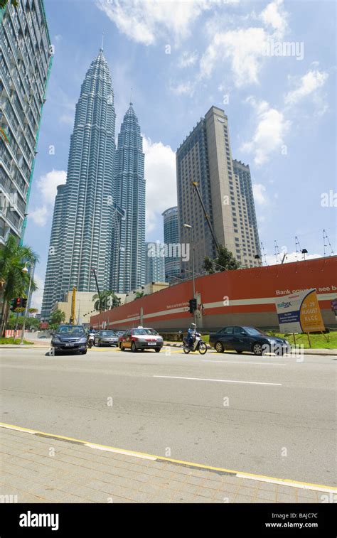 Petronas towers construction hi-res stock photography and images - Alamy