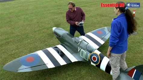 GIANT 1:3 SCALE RC SPITFIRE: LMA Cosford Show 2016 - YouTube