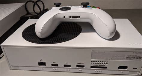 Unboxing Microsoft's new Xbox consoles: A low-key look for a heavyweight performance – GeekWire