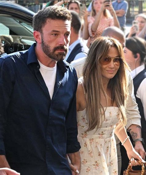 Jennifer Lopez plaisante sur le "visage heureux" de Ben Affleck après ...