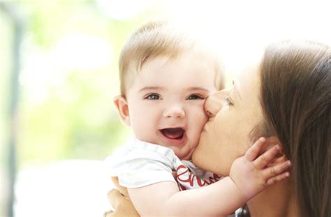 Experts warn parents about the dangers of kissing your baby on the lips