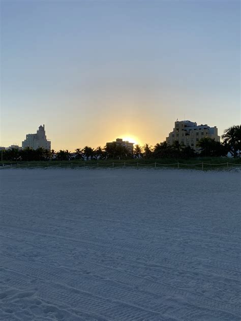 Miami Beach Sunset - Trendy Tourist