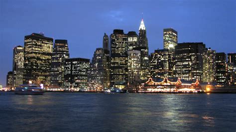 File:Lower Manhattan by night.jpg - Wikimedia Commons