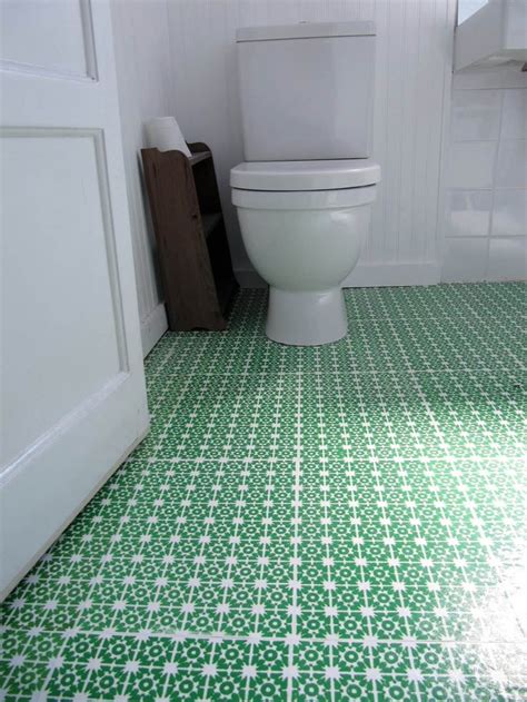 20 Cheap DIY Flooring Ideas You Need To Know About | Bodenbelag bad, Badezimmer vinyl ...