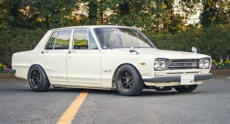 Can This 1969 Nissan Skyline 2000 GT-R Sway You Away From A Modern Godzilla? | Carscoops