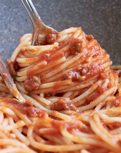 Spaghetti Sauce (Easy Italian Recipe with 6 Ingredients) - Christina's Cucina