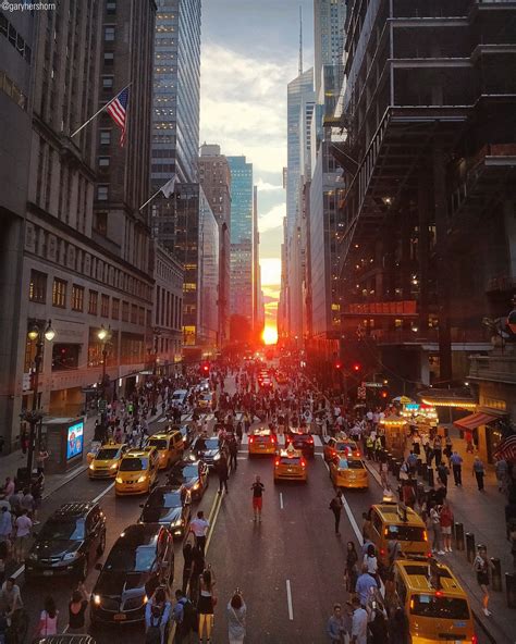 A Manhattanhenge sunset is seen from Pershing Square Bridge on Park ...