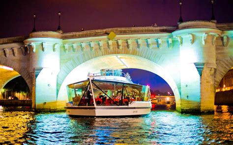 Bateaux Mouches Late Evening Seine River Dinner Cruise With Live Music
