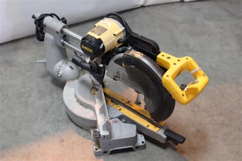 Dewalt DW708 12-Inch Double-Bevel Sliding Compound Miter Saw | Property Room