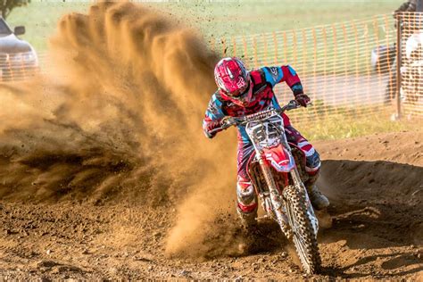 How Fast Does a 450cc Dirt Bike Go? - Frontaer