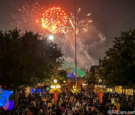 Halloween Fireworks Are BACK In Disneyland! - AllEars.Net