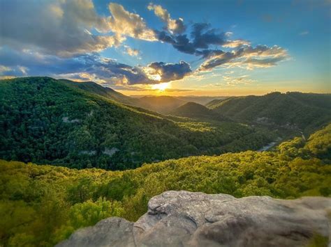 This Region In Kentucky Is Home To Over 800 Wondrous Waterfalls