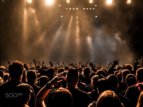 silhouettes of concert crowd - silhouettes of concert crowd in front of ...