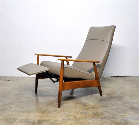 SELECT MODERN: Milo Baughman Recliner Lounge Chair