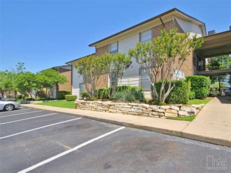 Kingswood Apartments in Denton