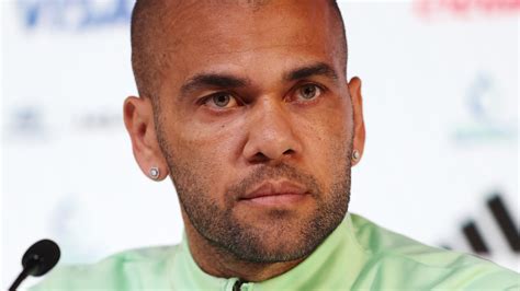 Daniel Alves: Jogador presta depoimento e narra sua versão do caso; MP ...