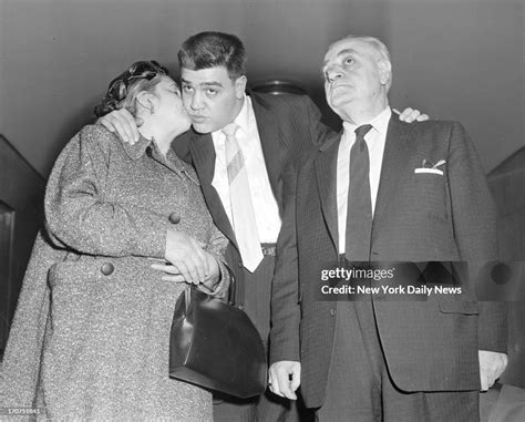 Trial for shooting Frank Costello. Parents, Yolanda Gigante kisses... Nyhetsfoto - Getty Images