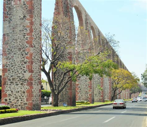 La Señora, The Storyteller: The Aqueduct of Querétaro