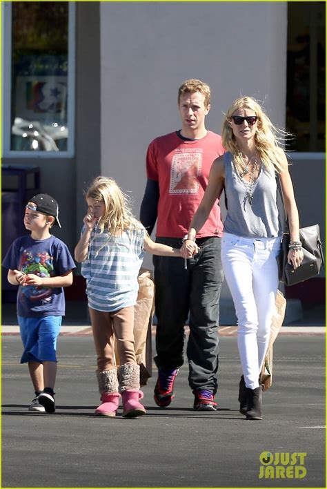 Full Sized Photo of gwyneth paltrow chris martin toys r us with the kids 01 | Photo 2744993 ...