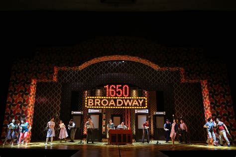 Theater review: Jukebox musical 'Beautiful' will make you want to sing ...