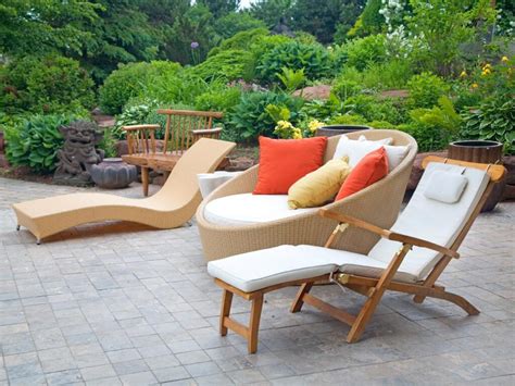 A guide for choosing furniture for outdoor space