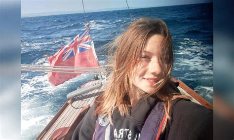 14-Year-Old Girl Becomes Youngest to Sail 1,600 Miles Around Britain—After Mom and Dad Say OK ...