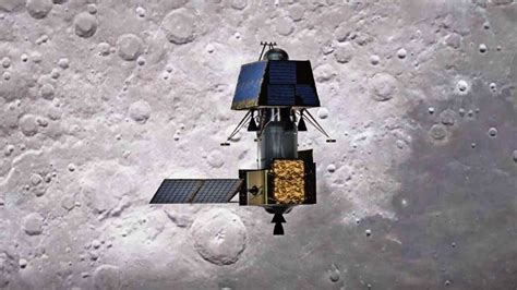 Chandrayaan-3 Captures Breathtaking First Glimpse of the Moon As it ...