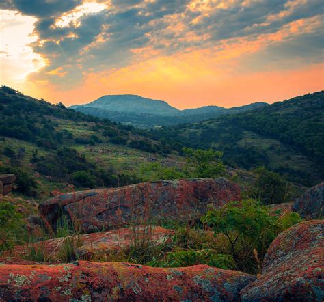 Looking east towards Mount Scott in Oklahoma after sunrise. [OC ...