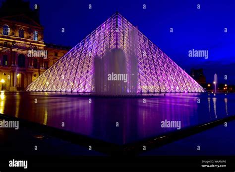 Louvre museum Paris (night Stock Photo - Alamy