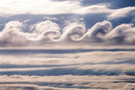 news sciences: Kelvin-Helmholtz clouds look like waves in the sky