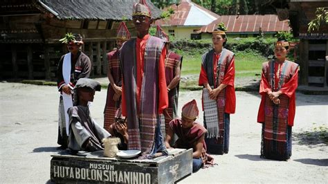 Traditional Sigale gale Statue Dance, Island of Samosir || Explore ...