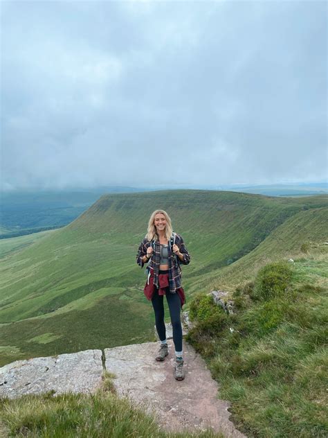 Brecon Beacons Hiking Guide and Wild Water Swimming - Zanna Van Dijk