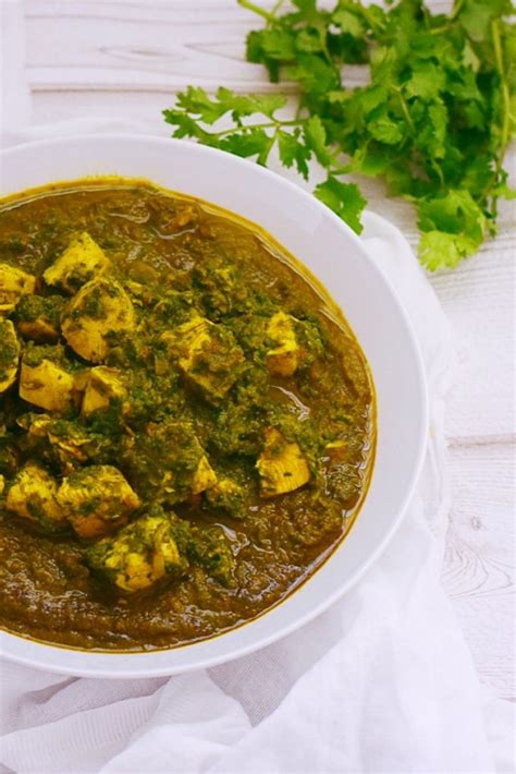 Palak Chicken Curry - Spinach and Chicken • Tamarind & Thyme