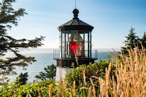 11 ICONIC Lighthouses on the Oregon Coast (+Interesting History)