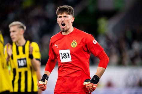 Borussia Dortmund and Gregor Kobel in contract extension talks