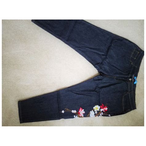 Women's Plus Size Crop Denim Pants- Embroidered Flowers | Cropped denim ...